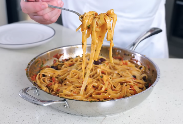 Pasta Puttanesca Recipe That Will Blow Your Mind – Quick, Easy & Full of Flavor!