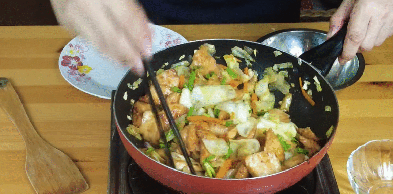Easy Chicken & Cabbage Stir-Fry with BBQ Sauce (Quick Dinner You’ll Crave Again!)